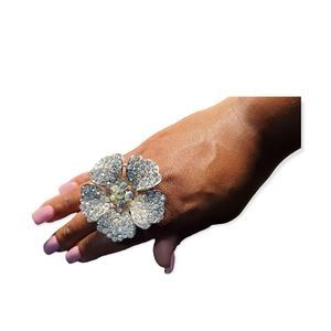 New Boutique Flower Clear Crystal Ring